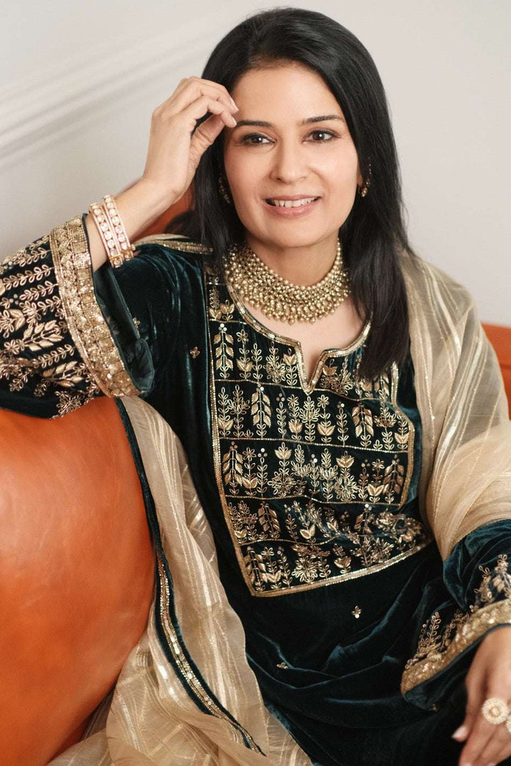 Velvet Kurta set in Emerald Green worn by Divya Kapoor Gurwara for festive occasion - cropped - warra
