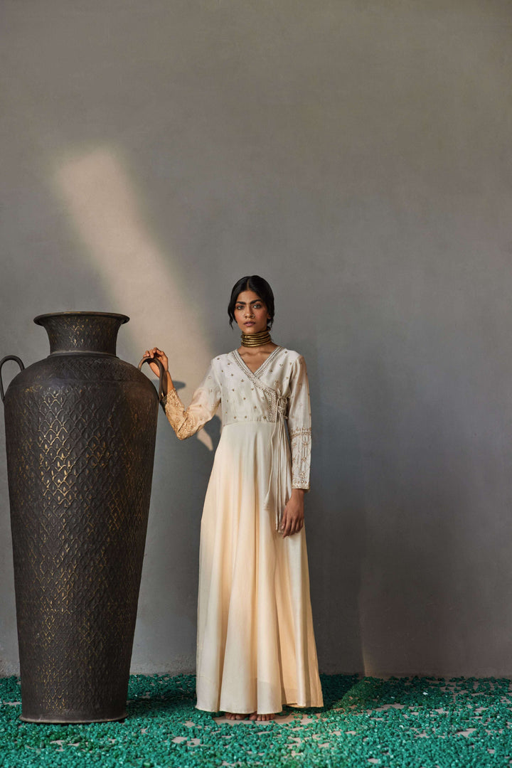 IVORY ANGRAKHA