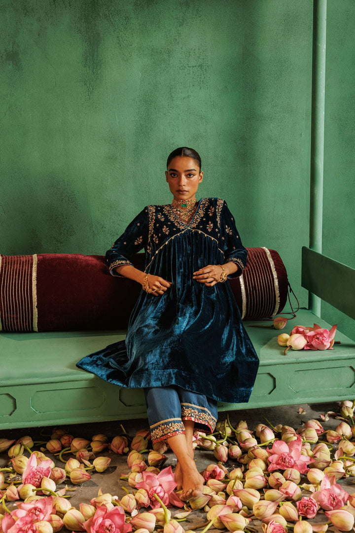 Teal blue velvet kurta set for festive occasions — Warra