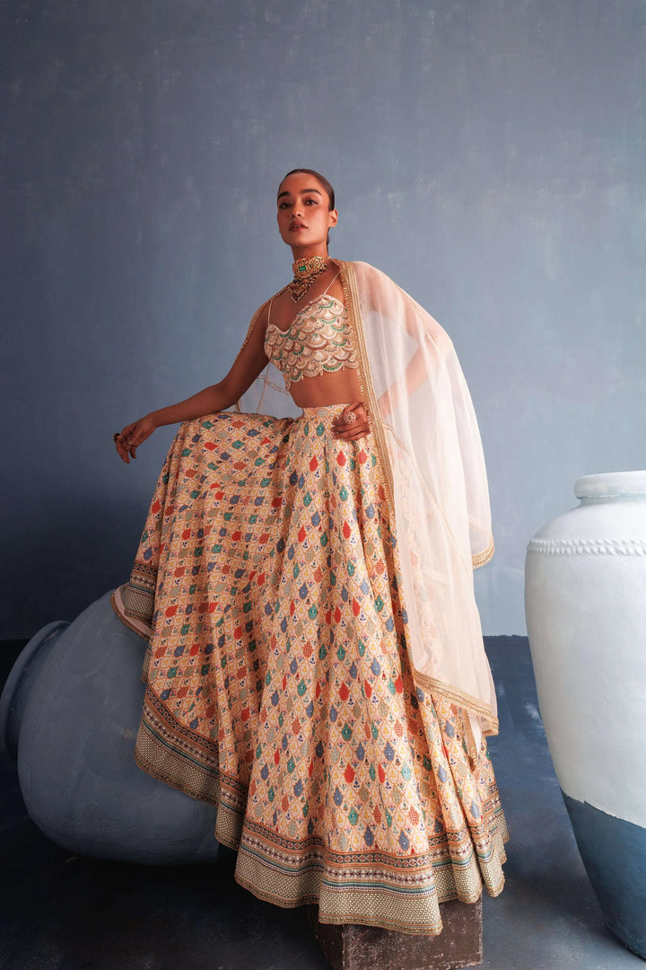 Multi-Colour Scalloped Stitched Saree Blouse_2